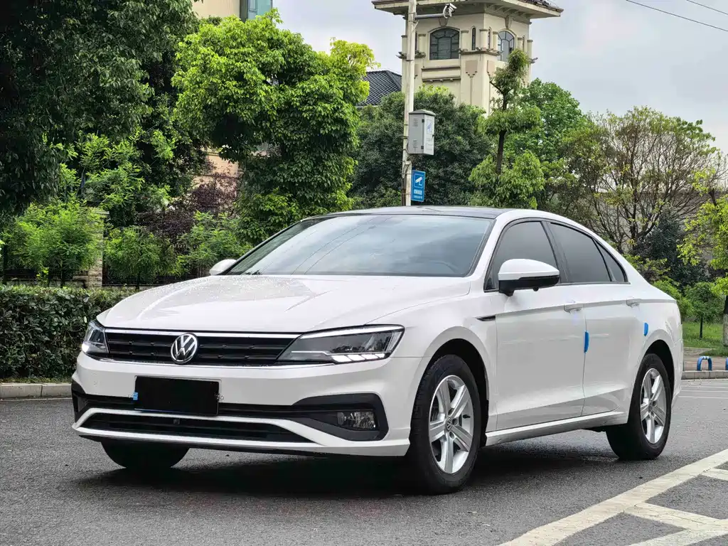 Volkswagen Lamando 2021 230TSI DSG