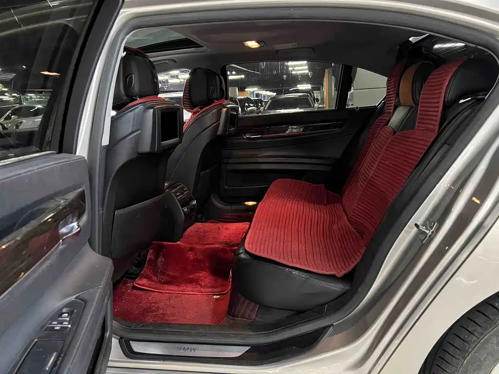 BMW 7 Series — миниатюра 7