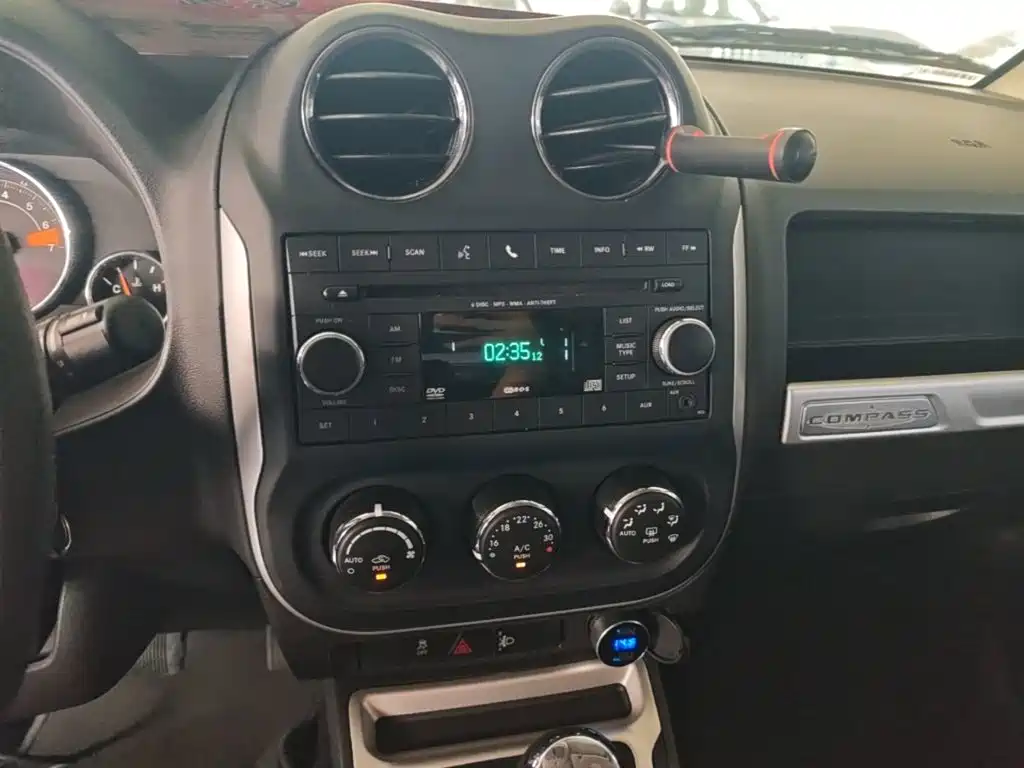 Jeep Compass (Import) — миниатюра 13