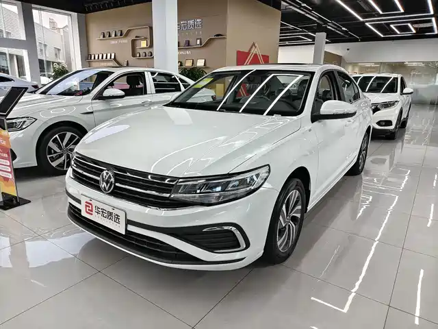 VOLKSWAGEN BORA 2025