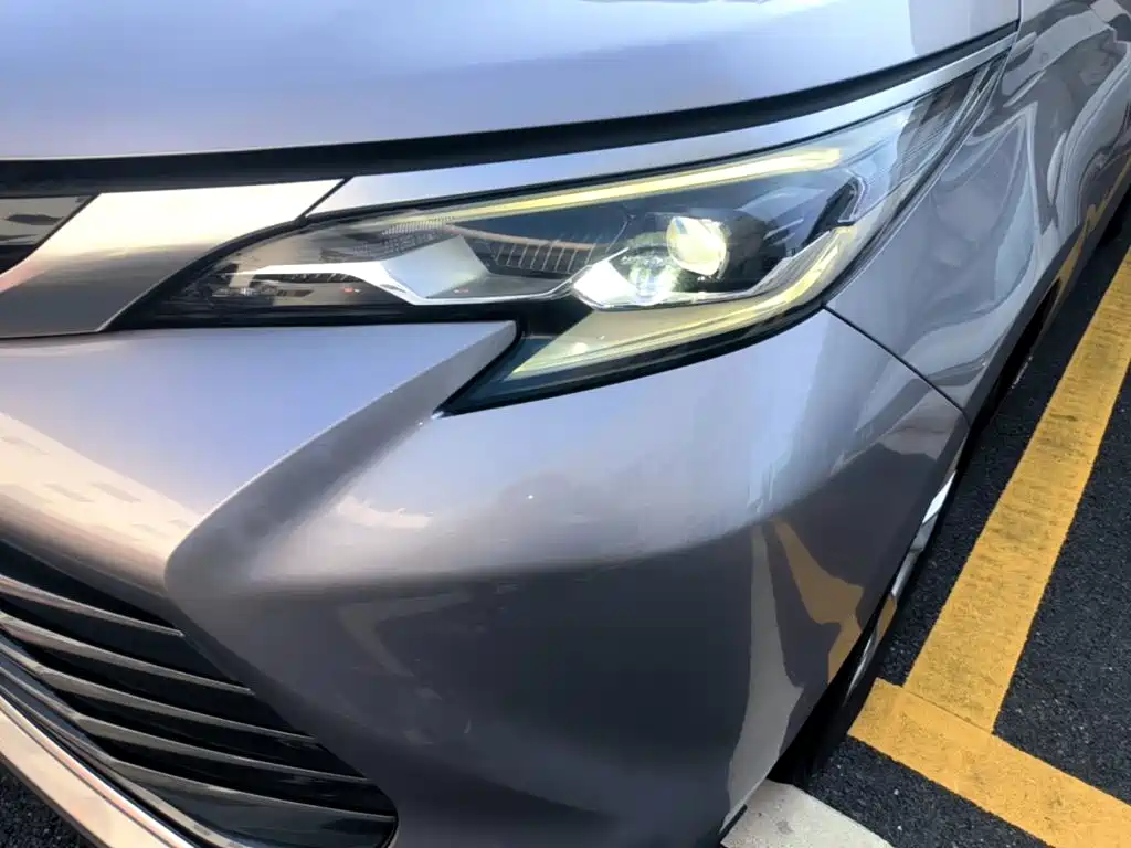 Toyota Sienna — миниатюра 24