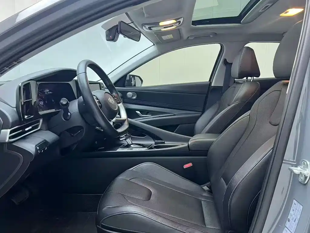 Hyundai Elantra — миниатюра 7