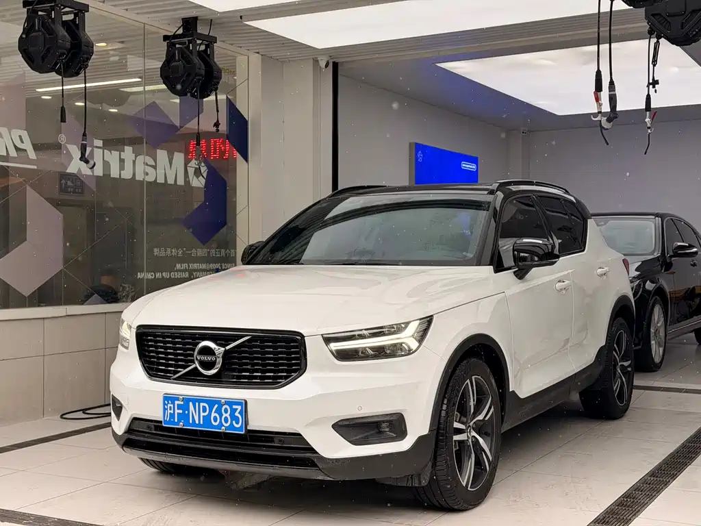 Купить Volvo XC40