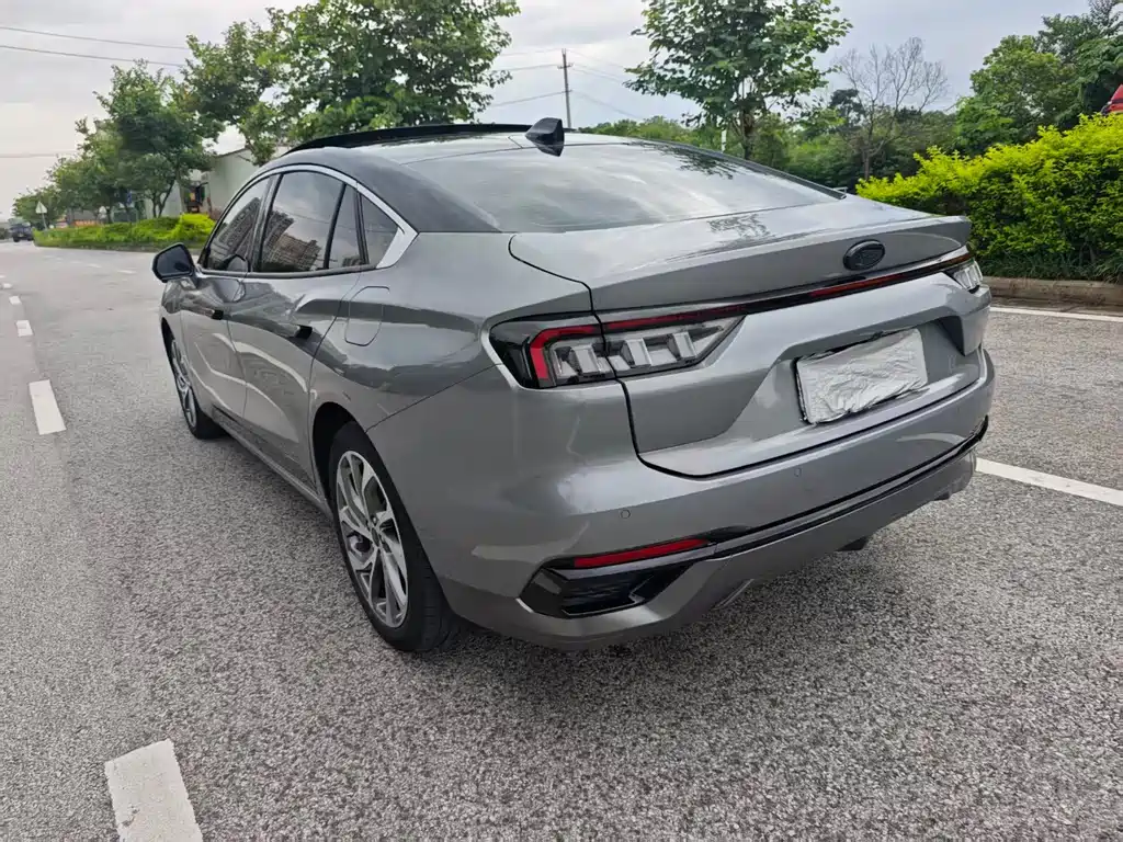 Ford Mondeo — миниатюра 12