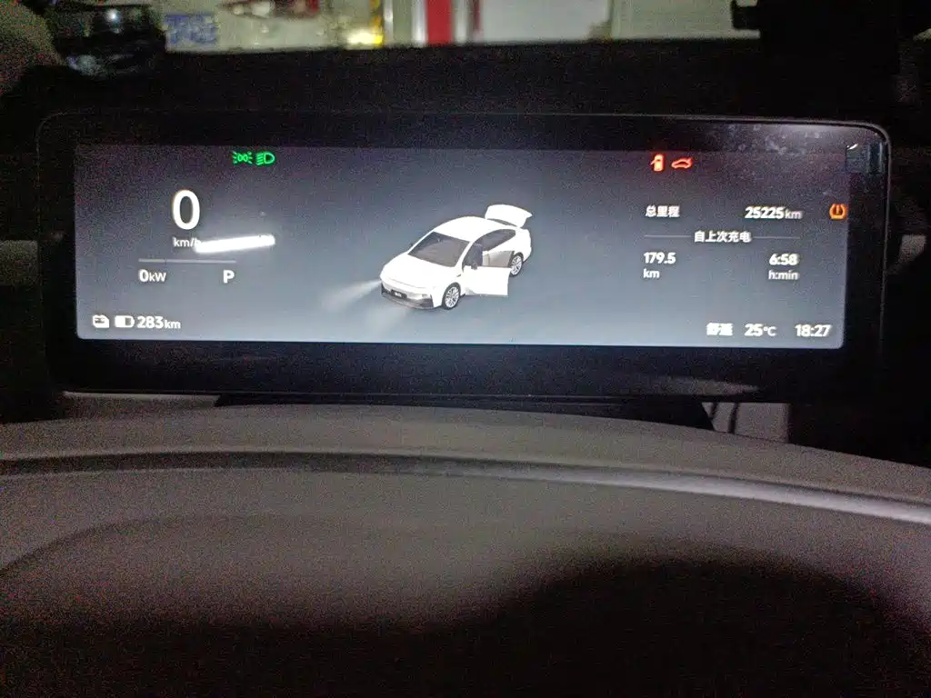 Leapmotor Leapmotor B01 — миниатюра 8