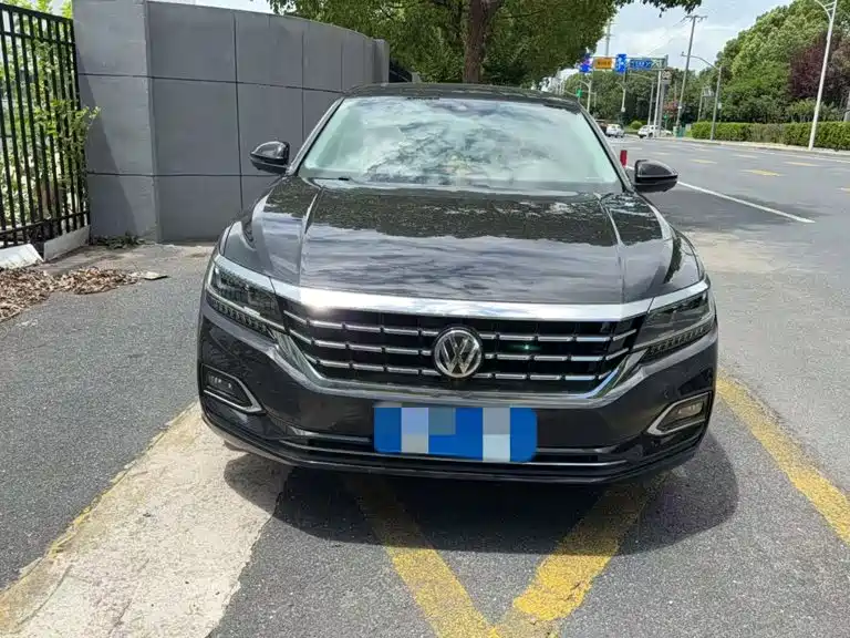 2019 Volkswagen Passat - zdjęcie 1 z 7