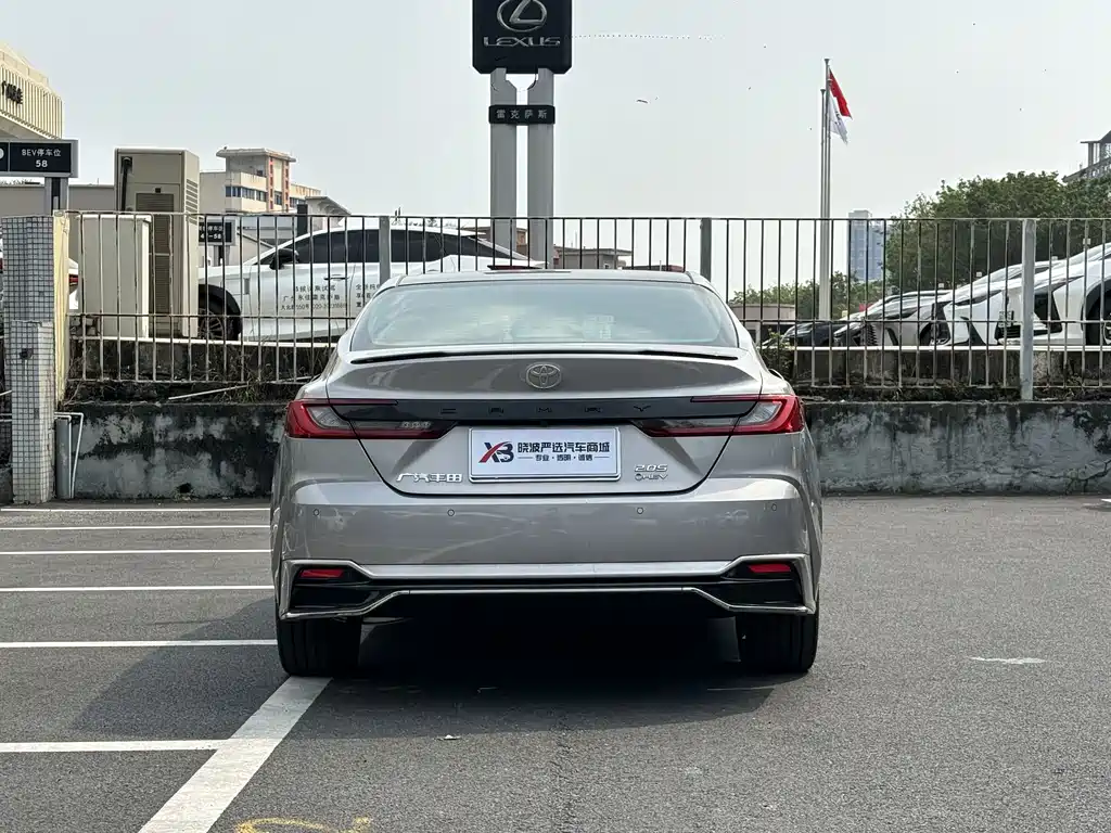 Toyota Camry — миниатюра 2