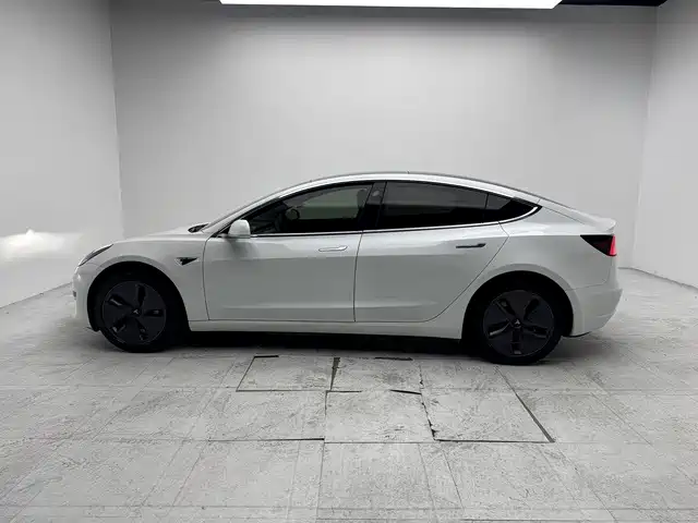 Tesla Model 3 — миниатюра 3