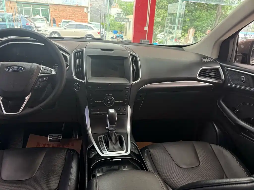 Ford Edge — миниатюра 6