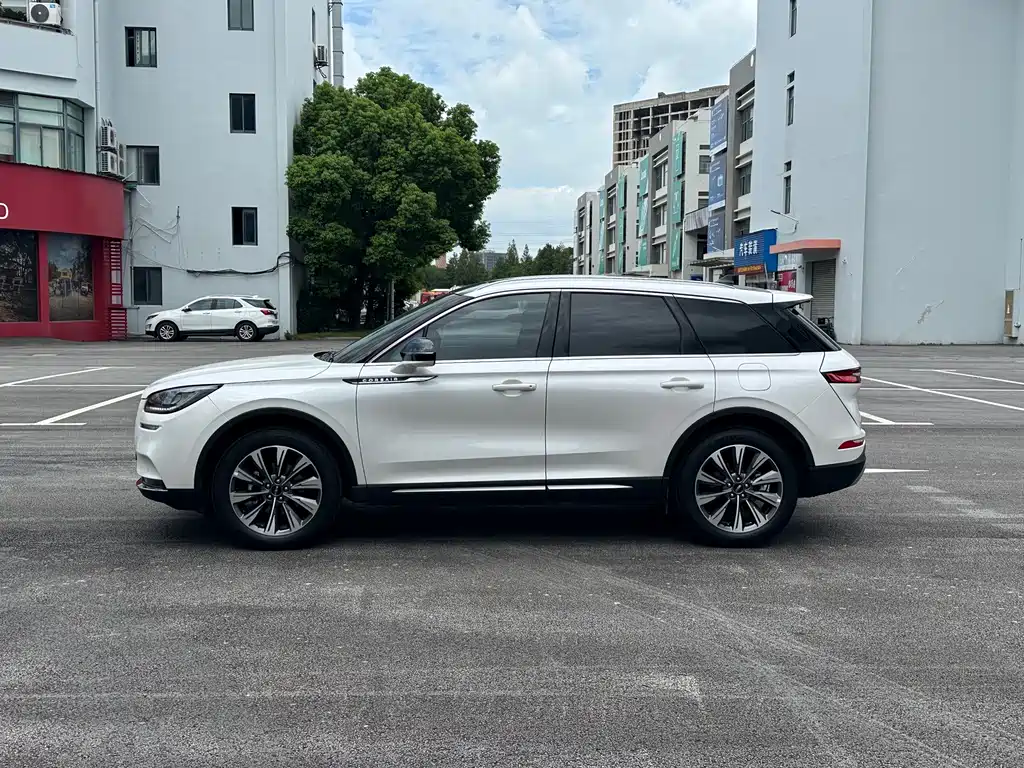 Lincoln Corsair — миниатюра 7