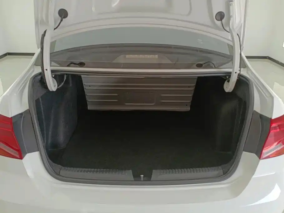 Volkswagen Jetta — миниатюра 4