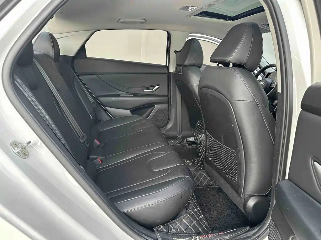Hyundai Elantra — миниатюра 10