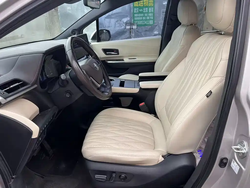 Toyota Sienna — миниатюра 6