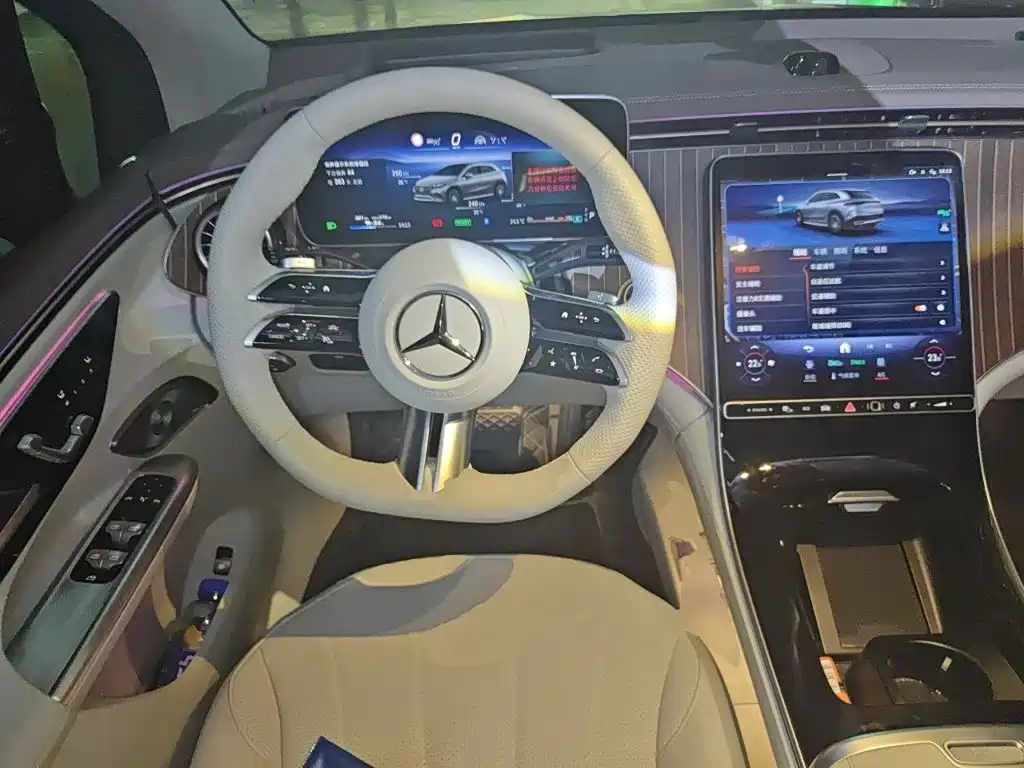 Mercedes-Benz EQE SUV — миниатюра 11