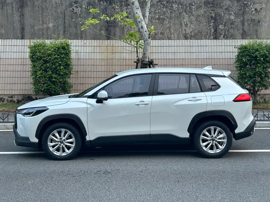 Toyota Corolla Cross — миниатюра 8