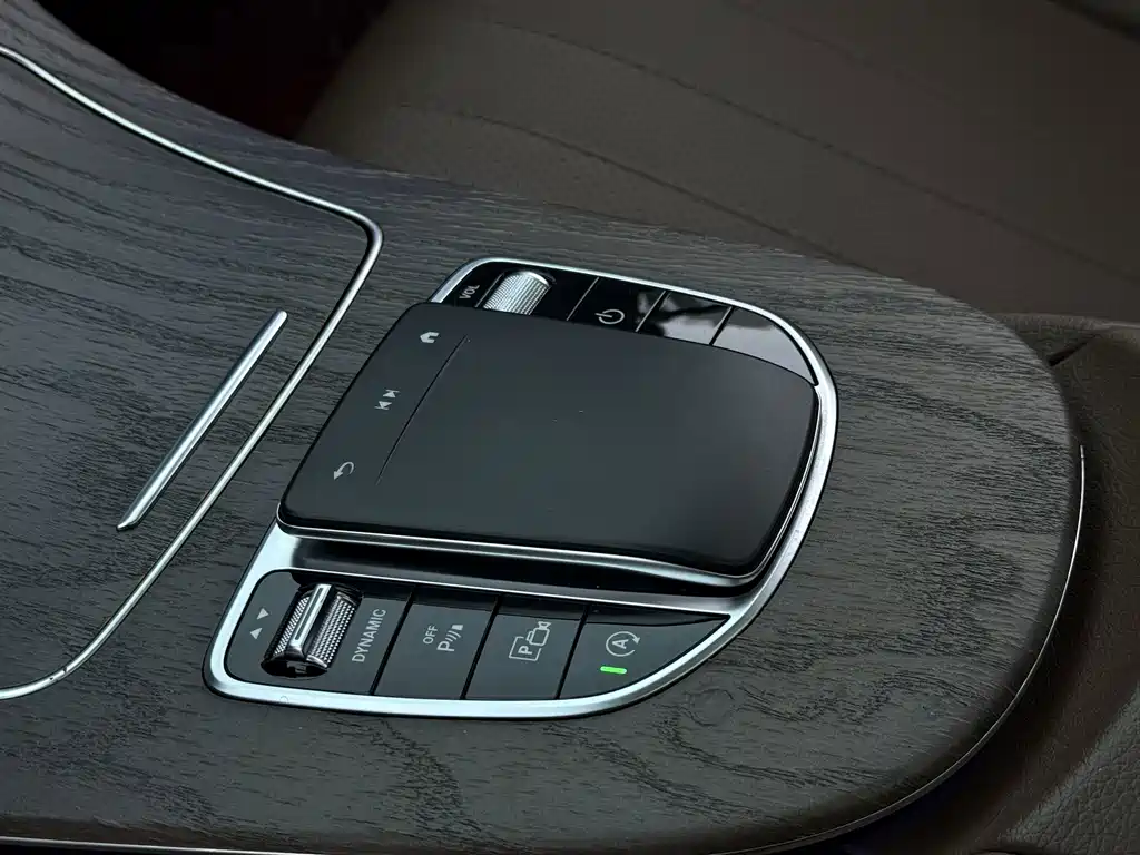 Mercedes-Benz E-Class — миниатюра 8