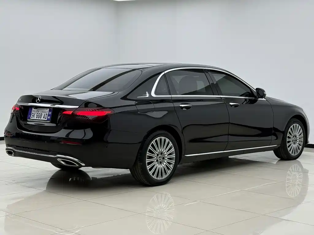 Mercedes-Benz E-Class — миниатюра 14