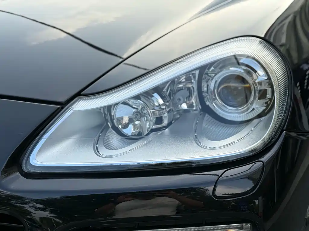 Porsche Cayenne — миниатюра 28