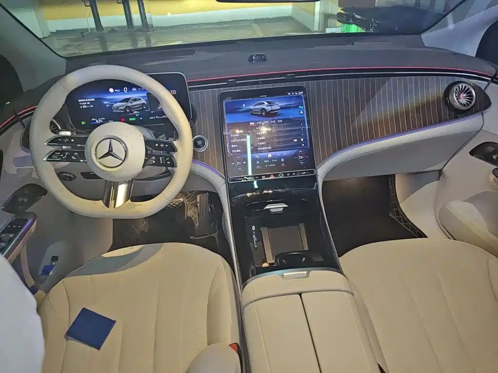 Mercedes-Benz EQE SUV — миниатюра 10