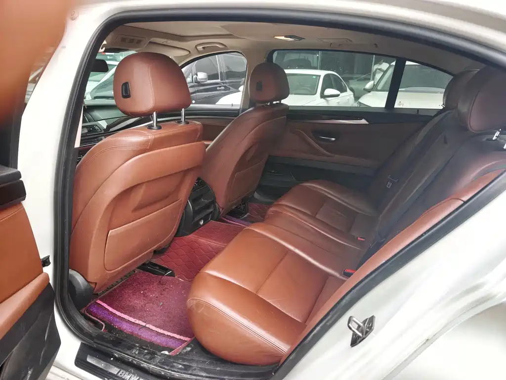 BMW 5 Series — миниатюра 4