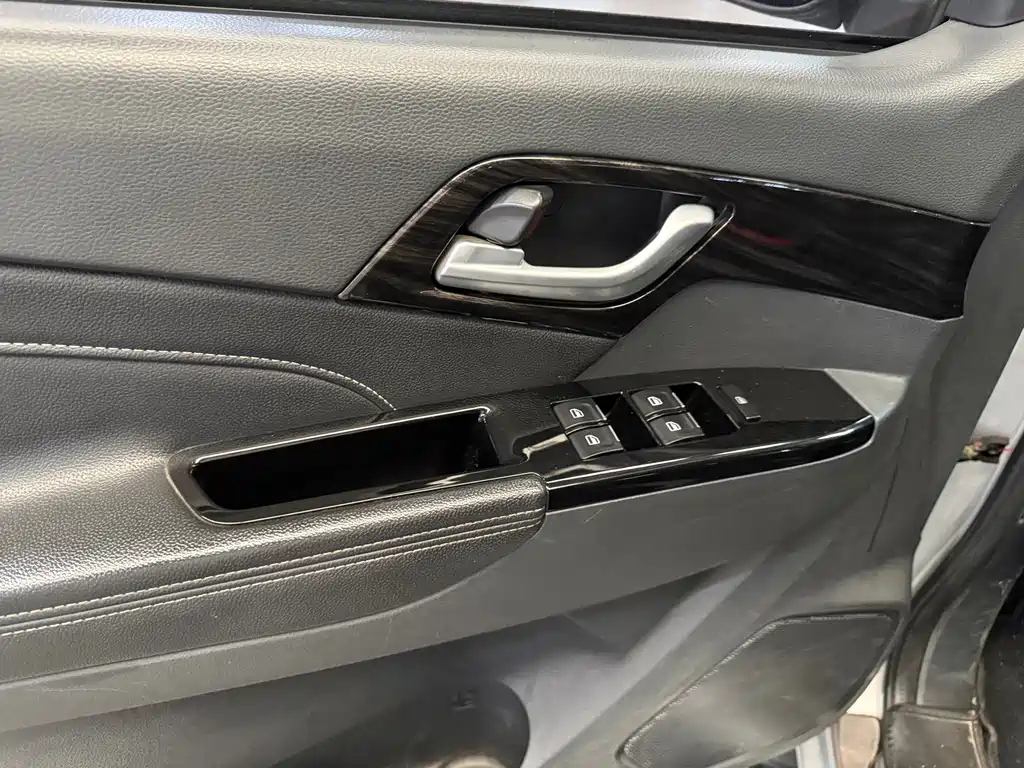 Isuzu Lingtuo — миниатюра 13