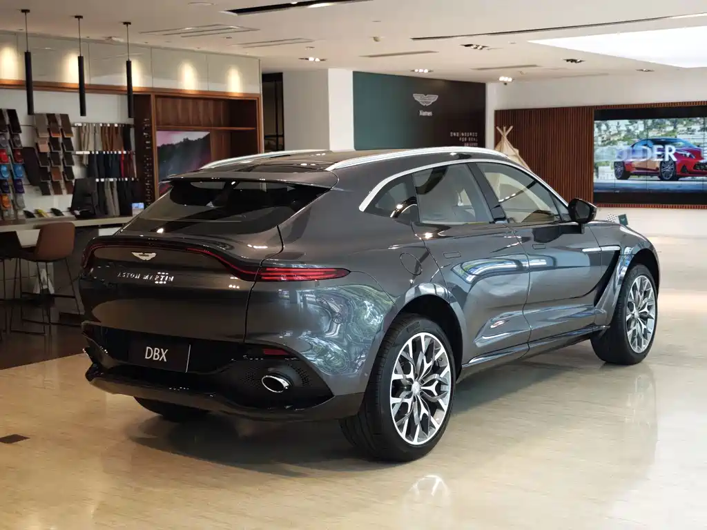 Aston Martin DBX — миниатюра 7