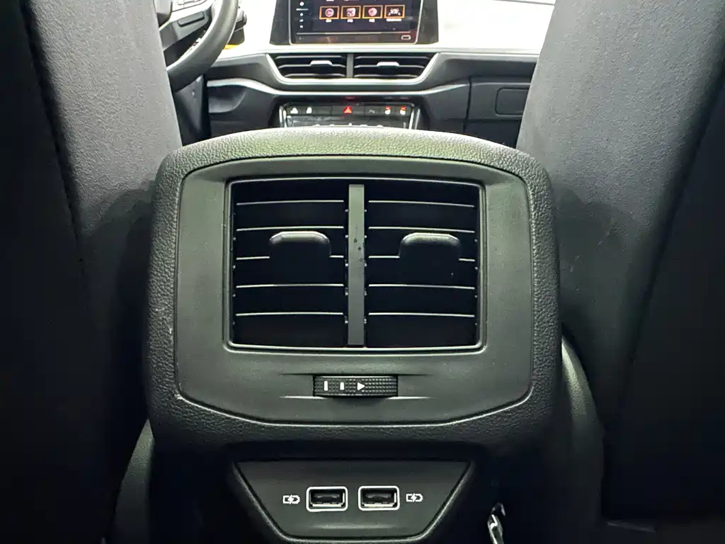 Volkswagen T-Roc — миниатюра 16