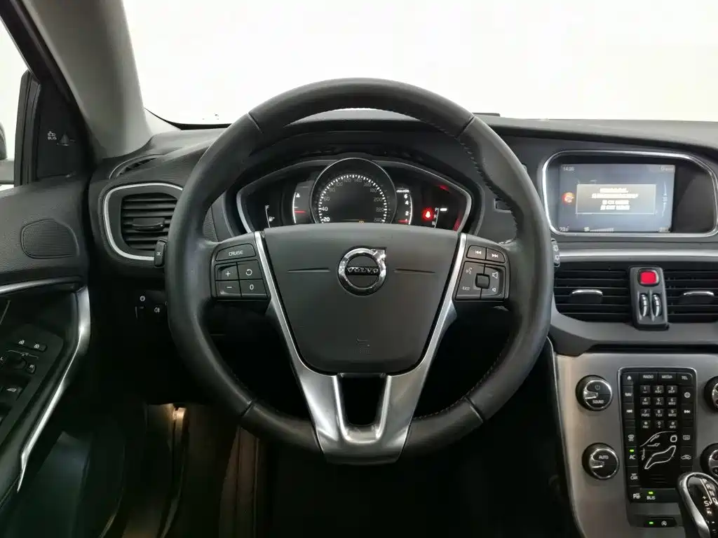 Volvo V40 — миниатюра 11