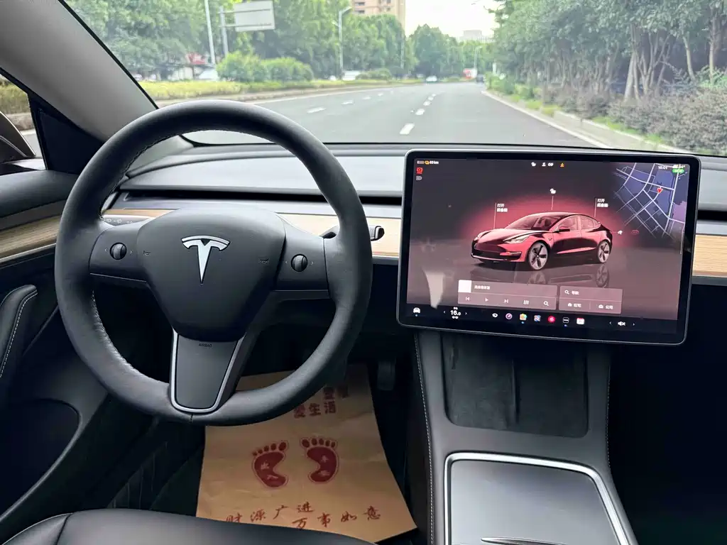 Tesla Model 3 — миниатюра 15