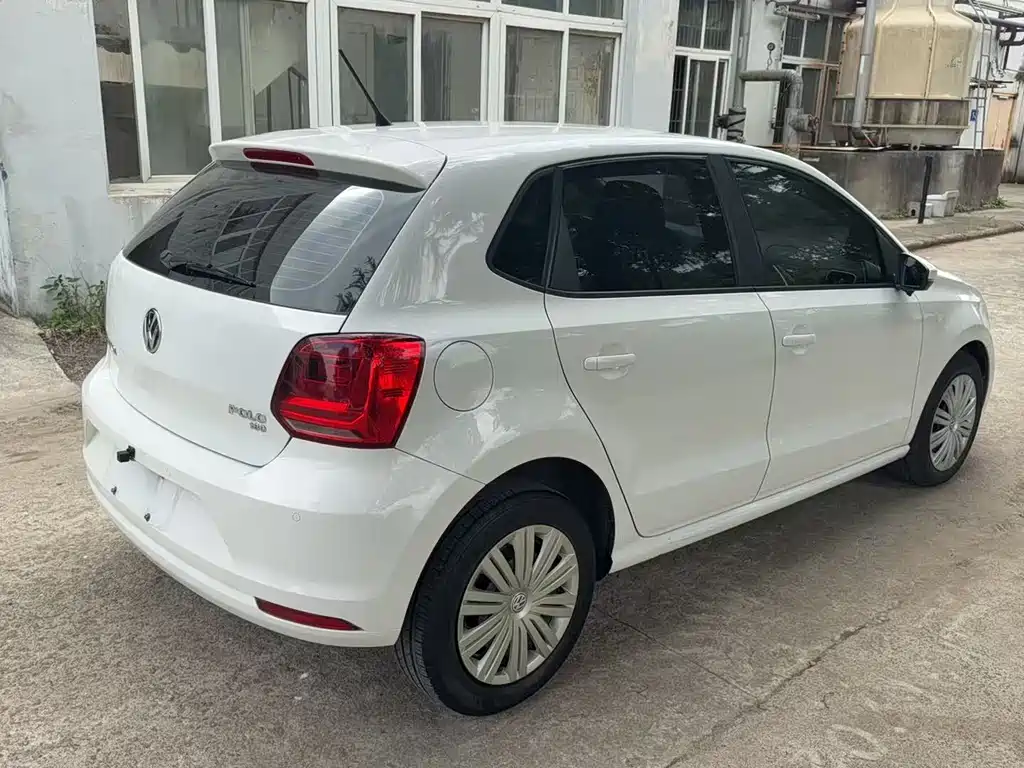 VOLKSWAGEN POLO