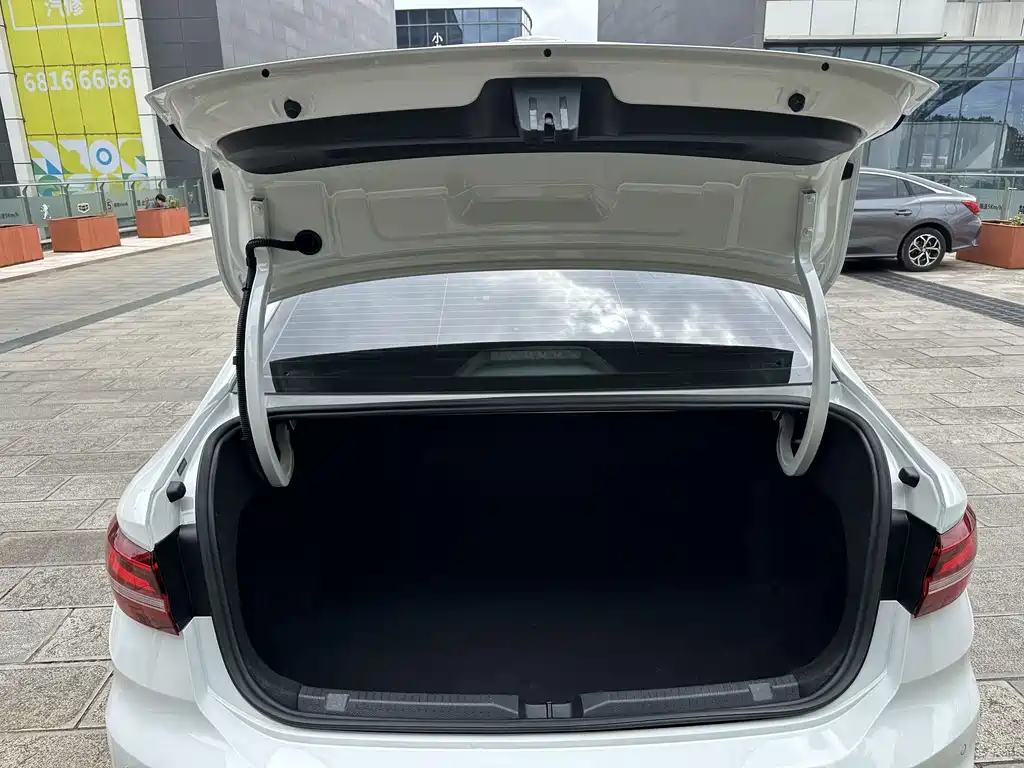 Volkswagen Lavida — миниатюра 17