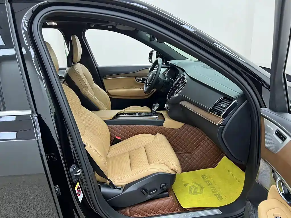 Volvo XC90 — миниатюра 33