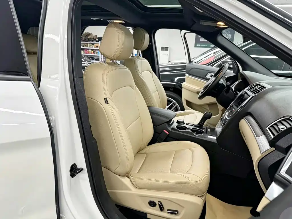 Ford Explorer (Import) — миниатюра 15