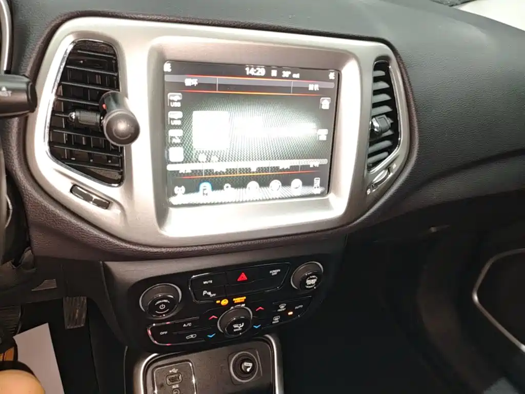 Jeep Compass — миниатюра 13