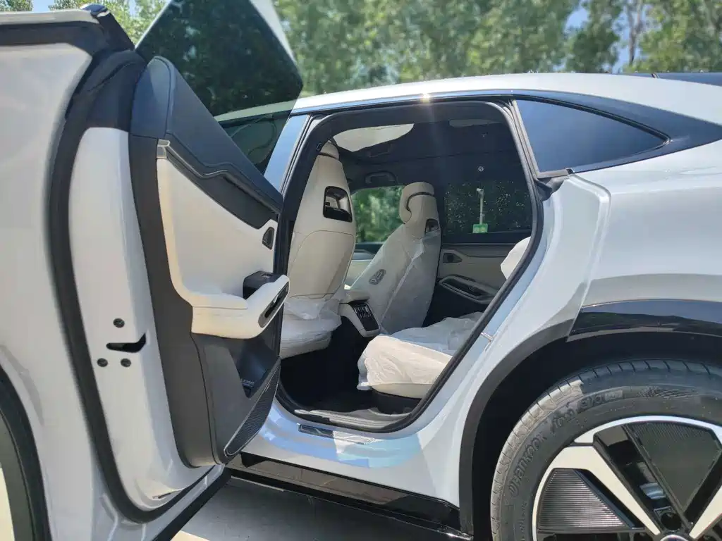 BYD L EV — миниатюра 11