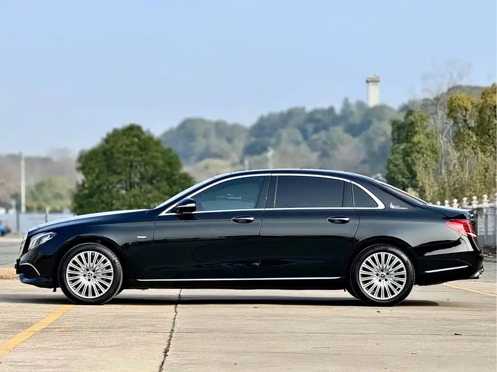 Mercedes-Benz E-Class — миниатюра 4