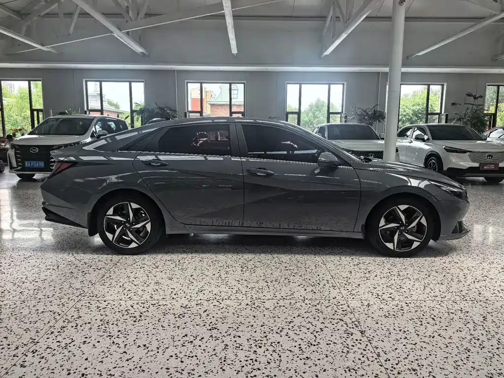 Hyundai Elantra — миниатюра 8