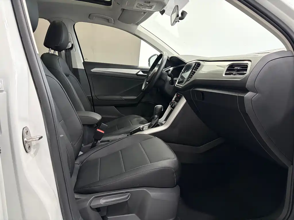 VOLKSWAGEN T ROC EXPLORING SONGS