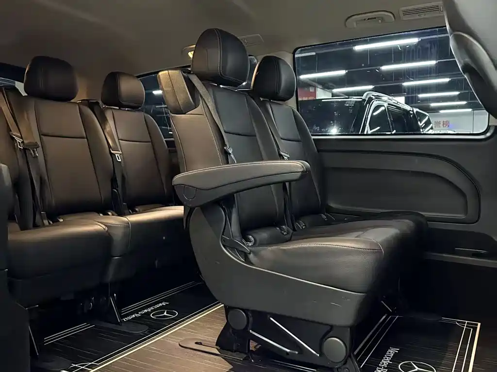 Mercedes-Benz Vito 2023 2.0T Elite 7 мест