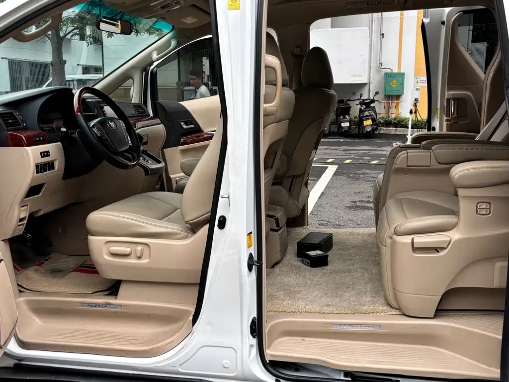 Toyota Alphard 2011 3.5L Luxury
