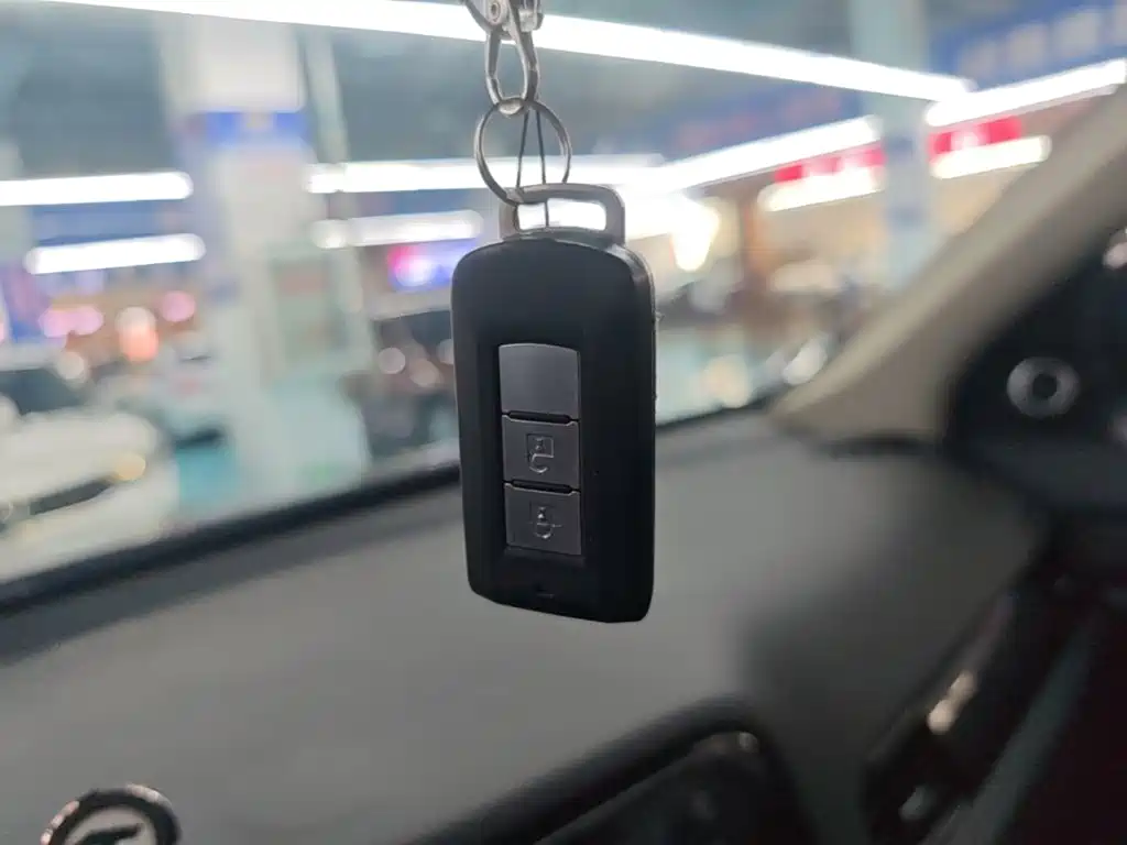 Mitsubishi Outlander — миниатюра 9