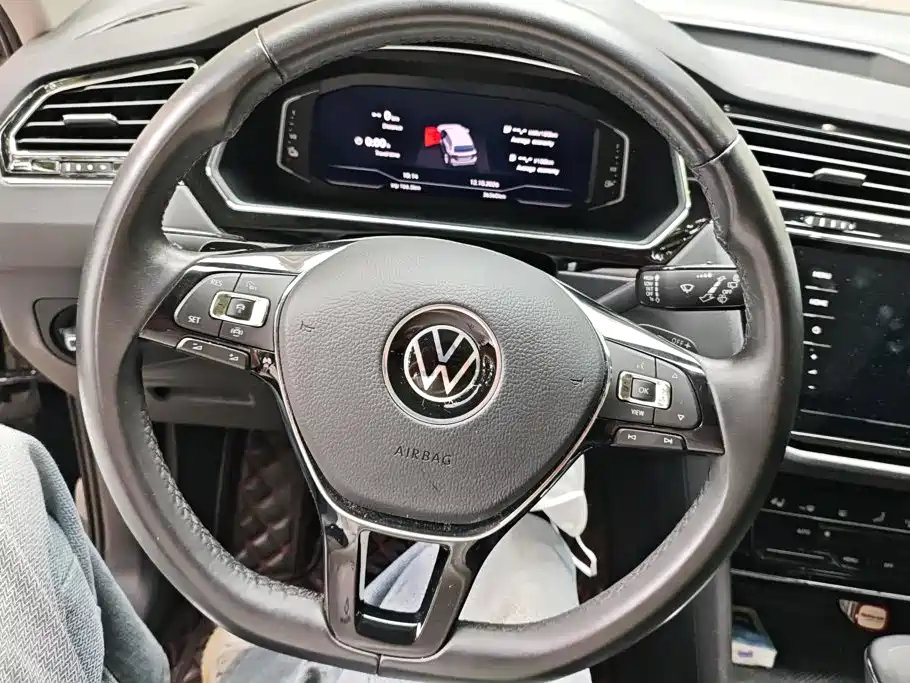 Volkswagen Tiguan L PHEV — миниатюра 15