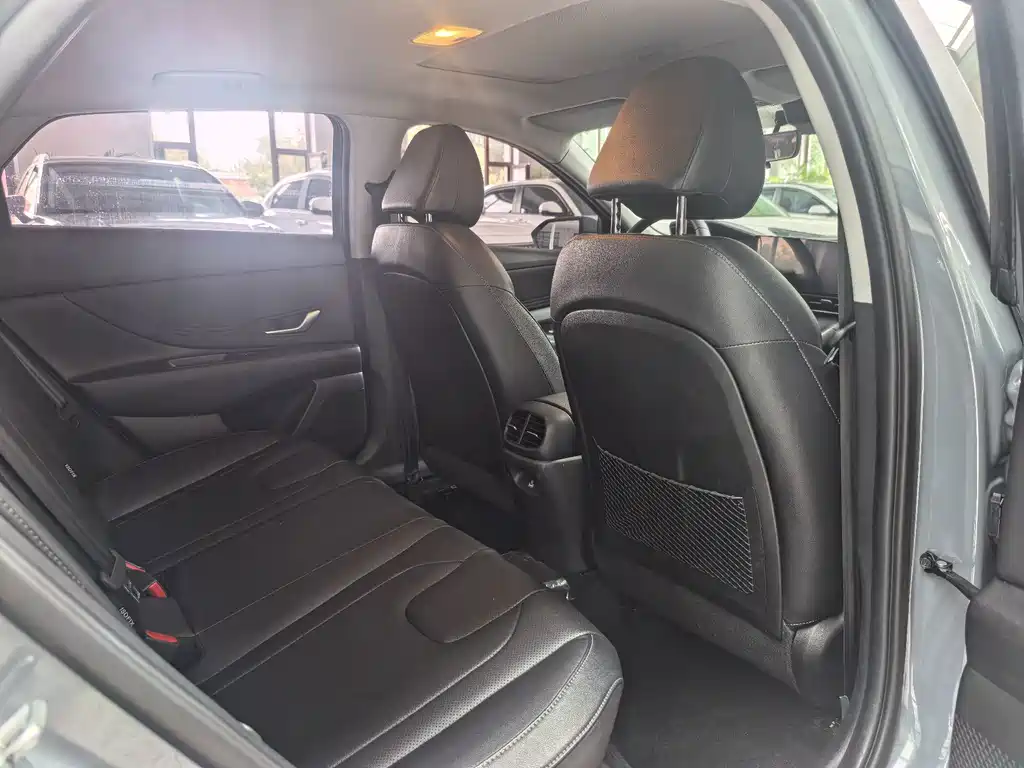 Hyundai Elantra — миниатюра 12