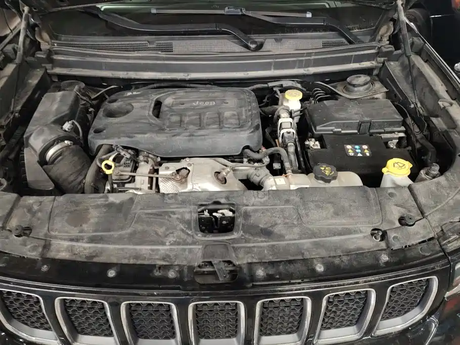 Jeep Grand Commander — миниатюра 10
