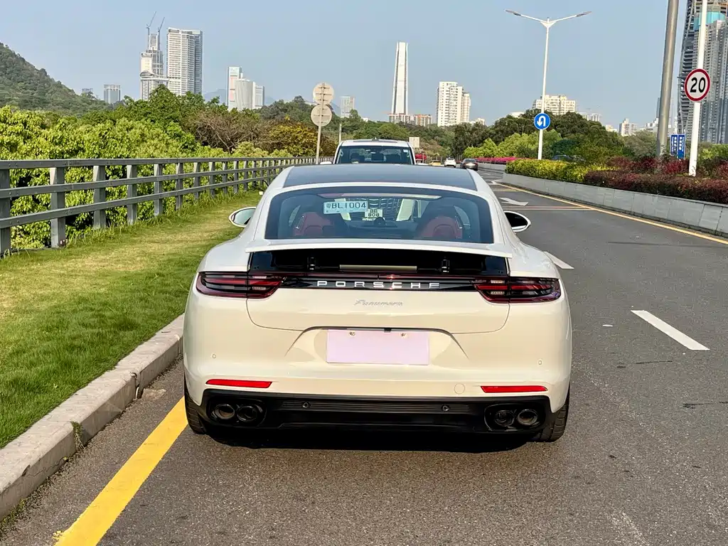 PORSCHE PANAMERA