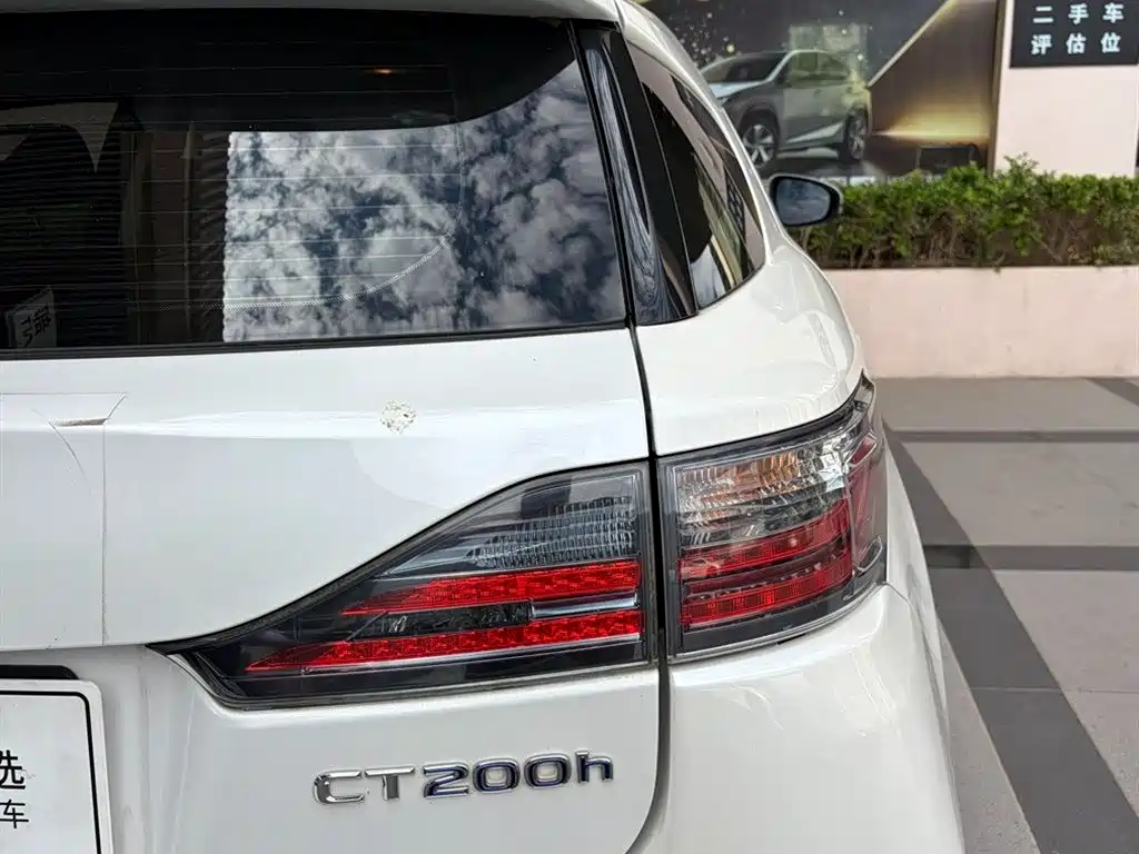Lexus CT — миниатюра 12