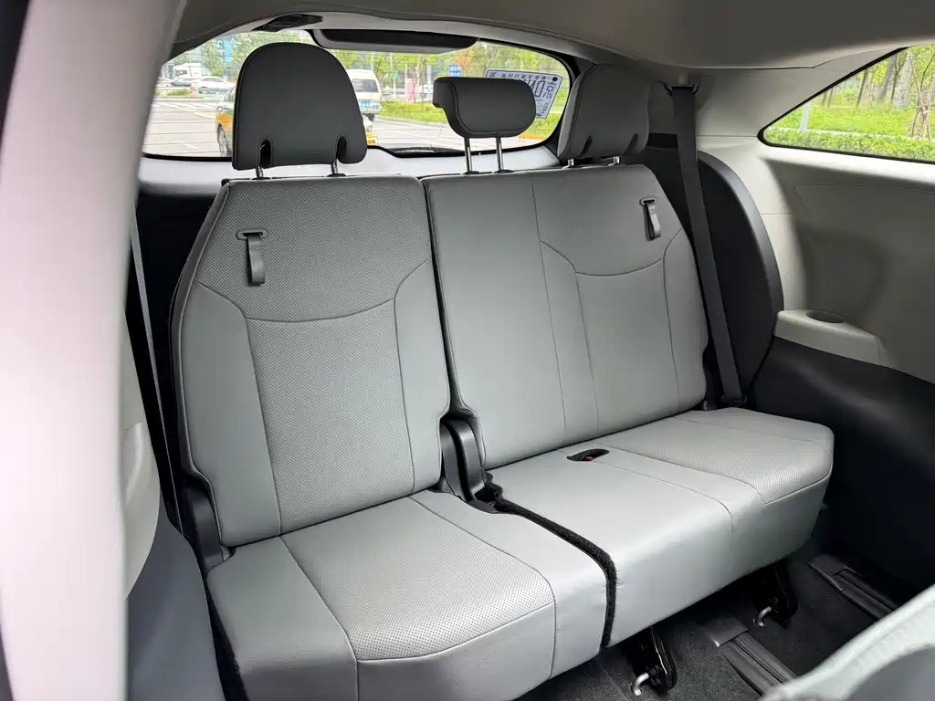 Toyota Granvia — миниатюра 26