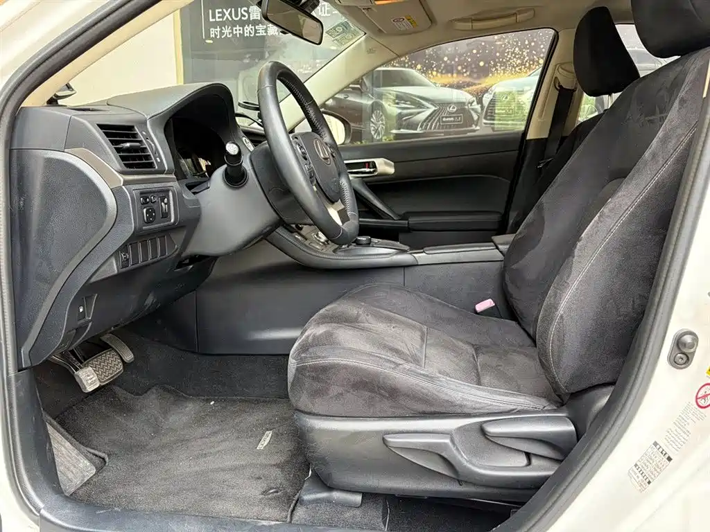 Lexus CT — миниатюра 10