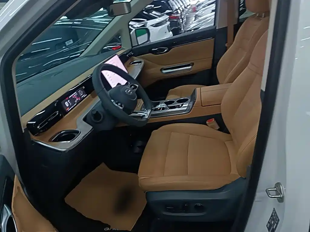 GAC Motor Trumpchi E8 PHEV — миниатюра 15