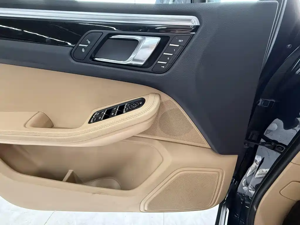 Porsche Macan — миниатюра 4